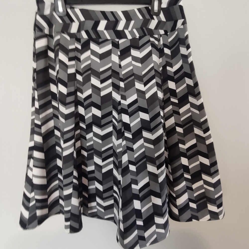 Knee length skirt black white gray